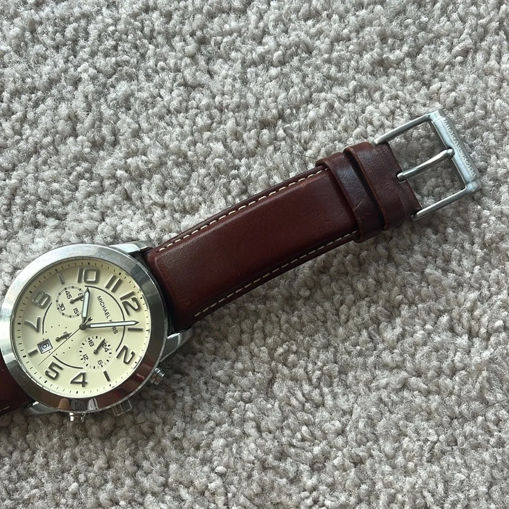 Men’s Michael Kors Watch with leather band - Picture 4 of 5